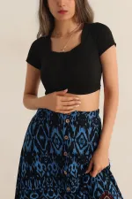 Kadın Siyah Kare Yaka Ön Büzgülü Crop Bluz HZL23S-SND120151