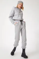 Kadın Gri Nasa Baskılı Kapüşonlu Polarlı Üstü Crop İçi Şardonlu Eşofman Takımı HZL23W-BD1553131