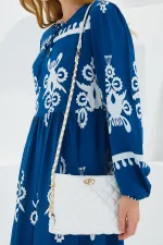 Sac bandoulière blanc pour femme avec détail chaîne 010165