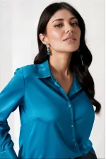 Kadın Petrol Mavisi Hafif Dökümlü Saten Yüzeyli Gömlek HZL22W-BD139641