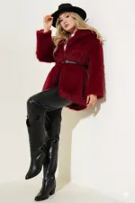 Manteau en fourrure pelucheuse bordeaux pour femme, doublé et détaillé, avec ceinture HZL25W-BD191561