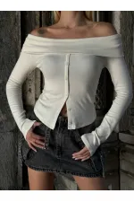 Kadın Beyaz Madonna Yaka  Düğme Detaylı Crop Bluz HZL25W-ZK11491