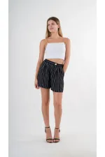 Kadın Siyah Çizgili Beli Lastikli Düğme Detaylı Cepli Şort HZL24S-YY277