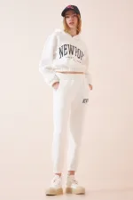 Kadın Beyaz Kapüşonlu Baskılı Polarlı Üstü Crop İçi Şardonlu Eşofman Takımı HZL23W-BD1553971