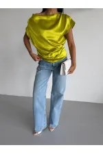 Kadın Fıstık Yeşil Tek Omuz Asimetrik Kesim Saten Bluz HZL26W-FRY121171