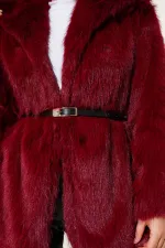 Manteau en fourrure pelucheuse bordeaux pour femme, doublé et détaillé, avec ceinture HZL25W-BD191561