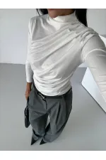 Kadın Beyaz Omuz ve Beli Büzgülü Yarım Balıkçı Yaka Sandy Bluz HZL24W-FRY122451