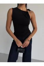 Kadın Siyah Bisiklet Yaka Gold Tokalı Omuz Detaylı Bluz HZL26W-FRY123761