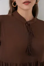 T1627 Yaka Bağcıklı Elbise - E. Kahve
