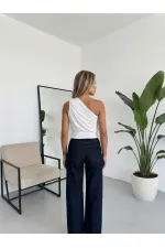 Kadın Beyaz Asimetrik Tek Omuz Drapeli Gold Aksesuar Detaylı Sandy Bluz HZL26S-FRY123751