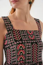 Robe midi à bretelles à motifs pour femme 2577 - Noire
