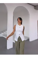 Kadın Beyaz Bisiklet Yaka Düğme Detaylı Ottoman Kumaş Bluz HZL25S-FRY123091