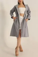 Trench-coat long à capuche gris pour femme avec cordon de serrage à la taille HZL22W-BD190911