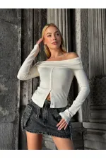 Kadın Beyaz Madonna Yaka  Düğme Detaylı Crop Bluz HZL25W-ZK11491