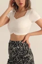 Kadın Beyaz Kare Yaka Ön Büzgülü Crop Bluz HZL23S-SND120151