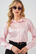 Chemise en satin légèrement drapée rose (réf. 3964)