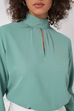 Kadın Su Yeşili Pencere Detaylı Dökümlü Uzun Kollu Bluz HZL22S-BD104181