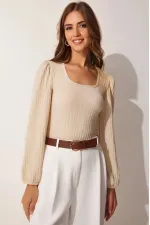 Kadın Açık Krem Balon Kol Dokulu Kare Yaka Trend Örme Bluz HZL23W-BD104421