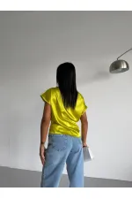 Kadın Fıstık Yeşil Tek Omuz Asimetrik Kesim Saten Bluz HZL26W-FRY121171