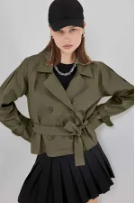 Trench-coat court kaki à double boutonnage et ceinture pour femme HZL25W-BD159701