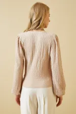 Kadın Bej Dokulu Anvelop Yaka Kuşaklı Trend Rahat Örme Bluz HZL23W-BD104411