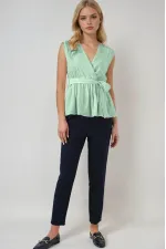 Kadın Çağla Yeşil Kruvaze Yaka Beli Lastikli Kuşaklı Bluz HZL25S-BD19661