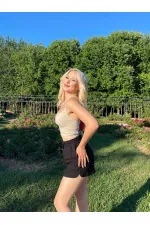 Kadın Siyah Beli Lastikli Yırtmaç Detaylı Cepli Keten Şort HZL24S-ZK11071