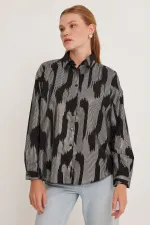 Chemise noire pour femme avec motif argenté 20253