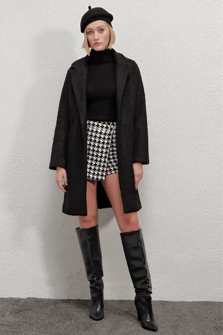 Kadın Siyah Tek Düğmeli Çift Cepli Astarlı Buklet Kaşe Kaban HZL22W-BD190821