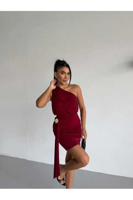 Robe courte bordeaux à une épaule avec détail boucle, en tissu sable drapé, pour femme HZL26S-FRY123881