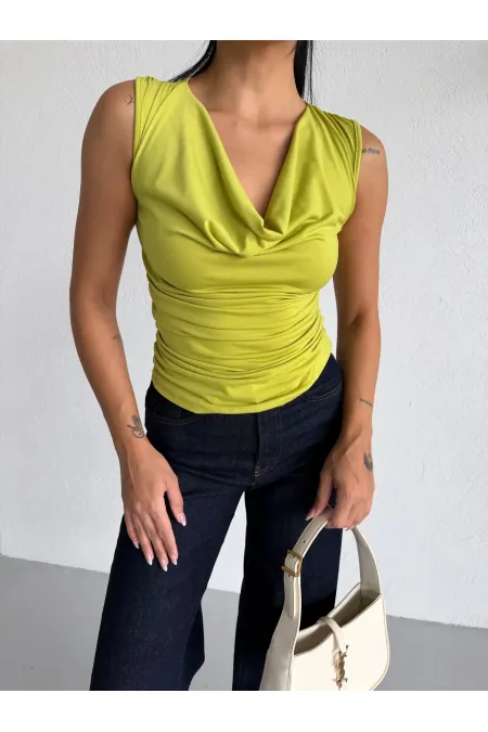 Kadın Fıstık Degaje Yaka Yanlardan Drapeli Sandy Bluz HZL25S-FRY123131