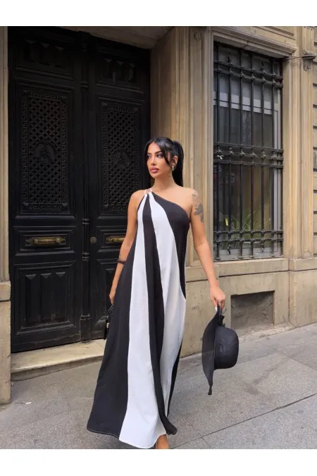 Kadın Siyah Beyaz Parça Bloklu Omuz Detay Elbise HZL25S-DSB107651