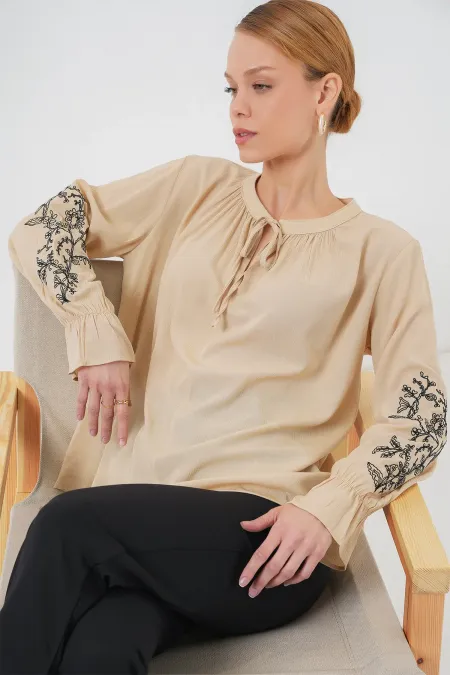 Women's Embroidered Knitted Blouse 941 - Beige