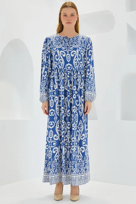 Robe longue en viscose à motifs indigo et écru pour femme, 1947