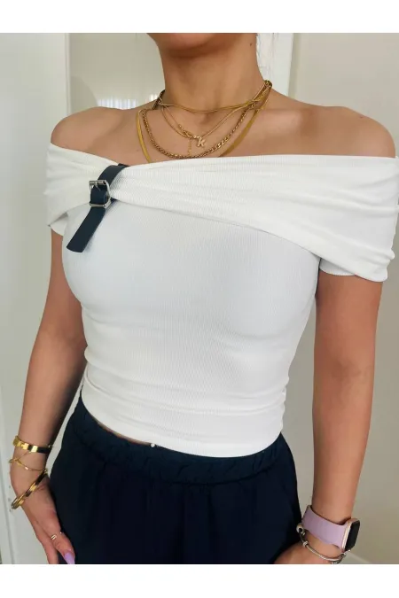 Kadın Beyaz Kemer Detaylı Madonna Yaka Bluz HZL25S-FRY123161