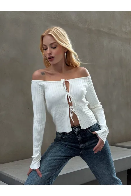 Kadın Beyaz Önden Bağlamalı Madonna Yaka Crop Bluz HZL25W-ZK10331