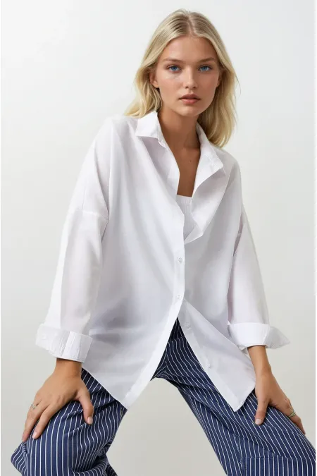 Kadın Beyaz Oversize Uzun Basic Gömlek HZL22W-BD139001