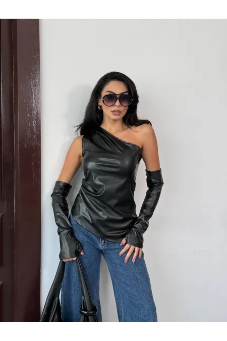 Kadın Siyah Tek Omuz Asimetrik Kesim Eldiven Detay Deri Bluz HZL25W-FRY123641