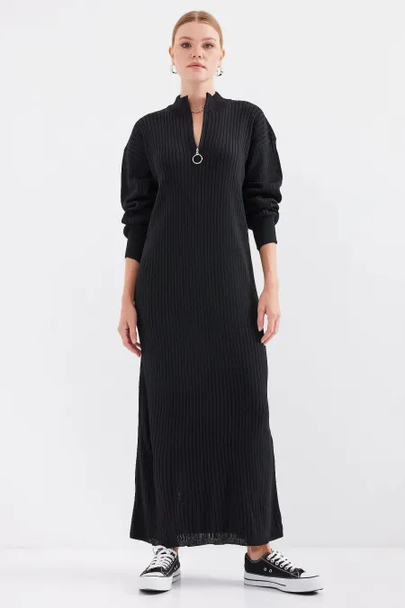 Robe longue en maille noire 15839