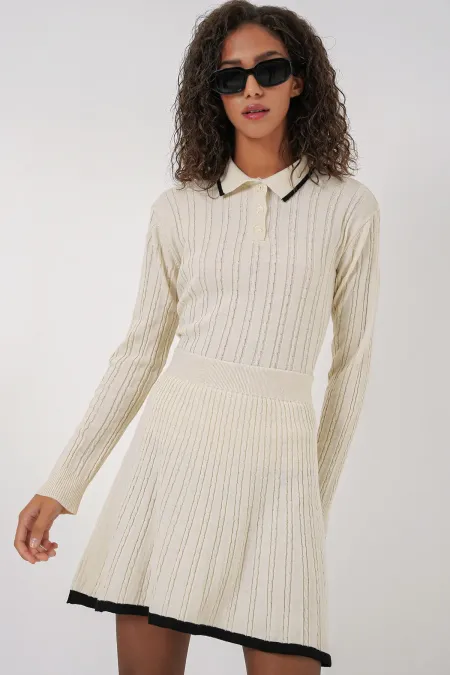 Ensemble deux pièces pour femme (pull à col polo, jupe et tricot) - Crème (réf. 15907)