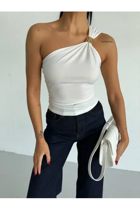 Kadın Beyaz Tek Omuz Gold Metal Detaylı Sandy Bluz HZL26S-FRY123821