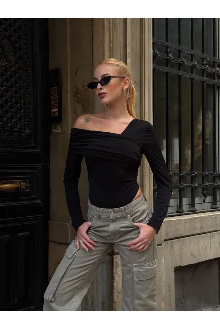 Kadın Siyah Tek Omuz Asimetrik Kesim Bodysuit HZL25W-ZK11521 Kadın Siyah Tek Omuz Asimetrik Kesim Bodysuit HZL25W-ZK11521