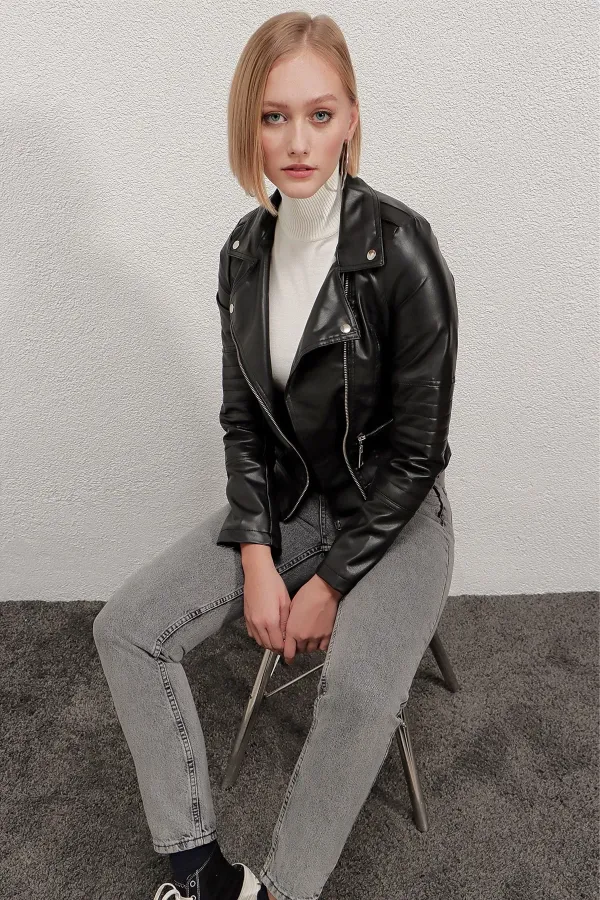 Kadın Siyah Kısa Suni Deri Astarlı Biker Ceket HZL22W-BD110251