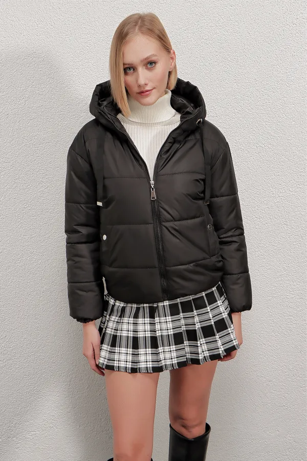 Doudoune noire à capuche et cordon de serrage pour femme HZL22W-BD151171