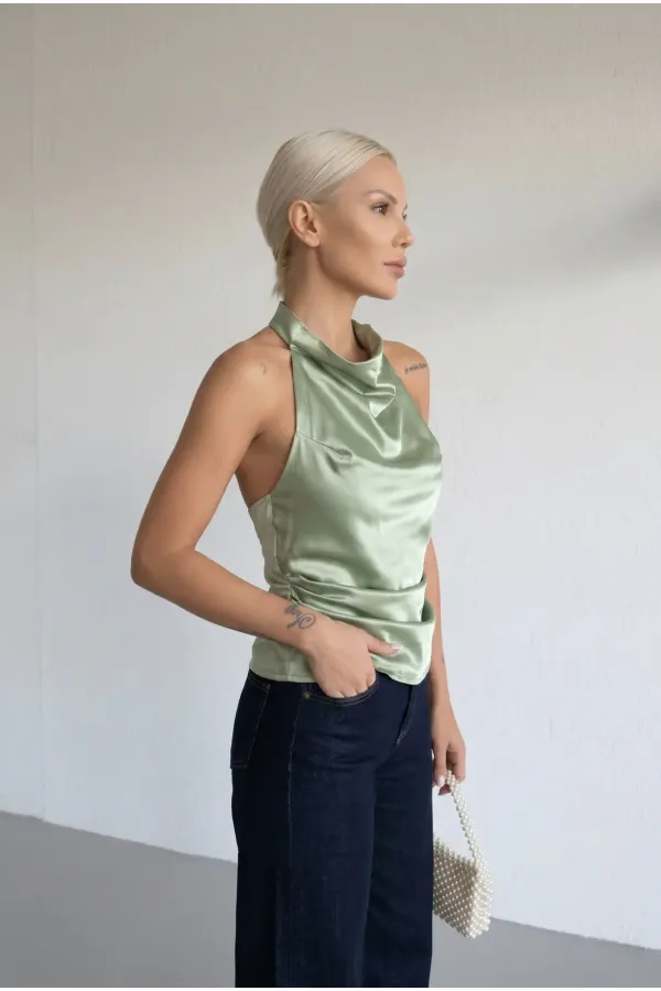 Kadın Çağla Yeşil Halter Yaka Saten Kumaş Sırt Dekolteli Bluz HZL26W-FRY123801