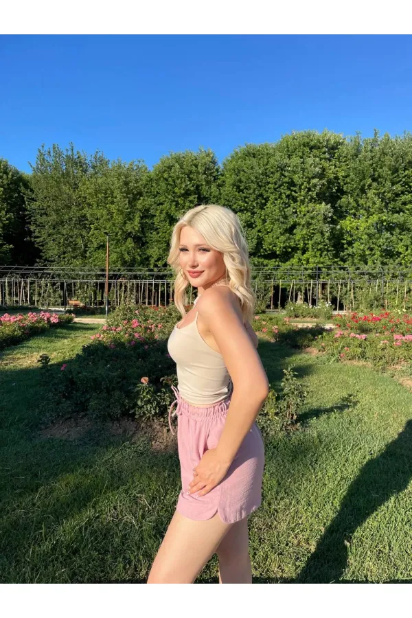 Kadın Gül Kurusu Beli Lastikli Yırtmaç Detaylı Cepli Keten Şort HZL24S-ZK11071