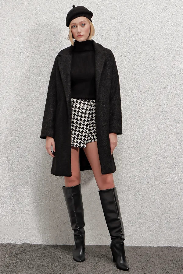 Kadın Siyah Tek Düğmeli Çift Cepli Astarlı Buklet Kaşe Kaban HZL22W-BD190821