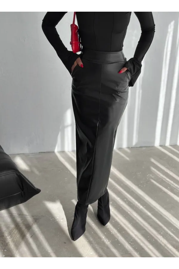 Kadın Siyah Arkadan Yırtmaçlı Fermuarlı Cepli Kalem Etek HZL25W-FRY122431