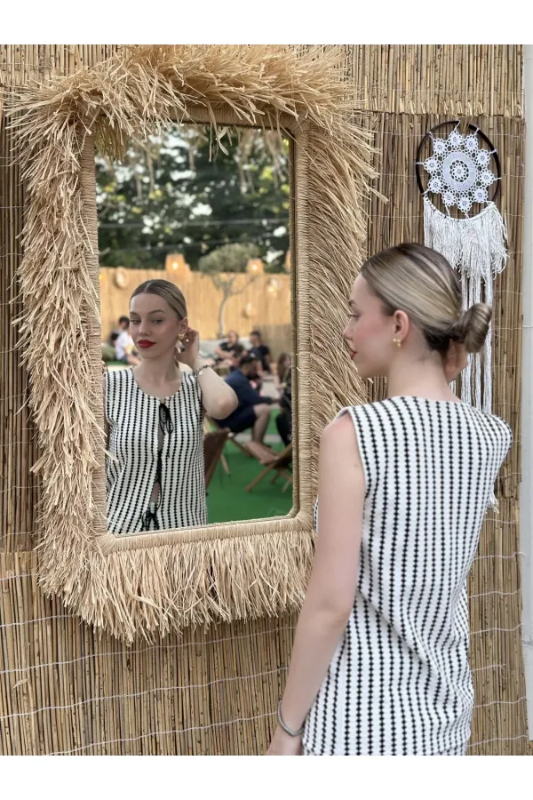 Kadın Siyah Beyaz Çizgili Önü Bağlamalı Bluzlu Etekli Triko Takım HZL24S-ZK10271