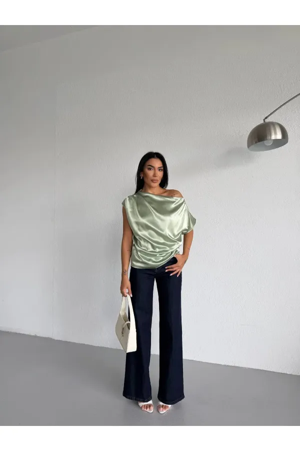 Kadın Çağla Yeşili Tek Omuz Asimetrik Kesim Saten Bluz HZL26W-FRY121171